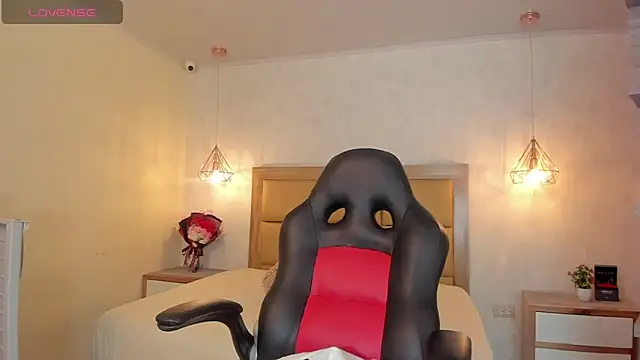 SUNNYCYRUS online show from 25, 4, 2026