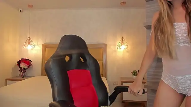 SUNNYCYRUS online show from 25, 4, 2026