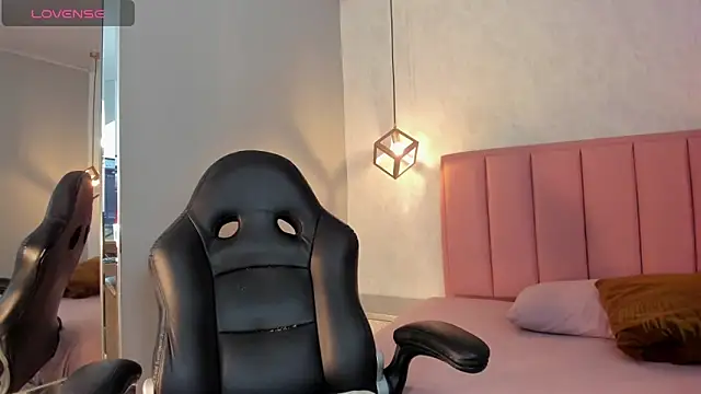 SUNNYCYRUS online show from 27, 4, 2026