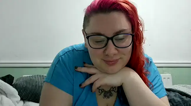 Bustycurves online show from 12, 12, 2024