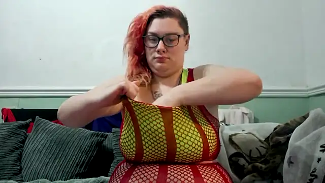 Bustycurves online show from 3, 3, 2025