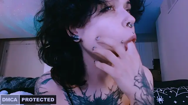 NaughtyLittleFox online show from 22, 4, 2026