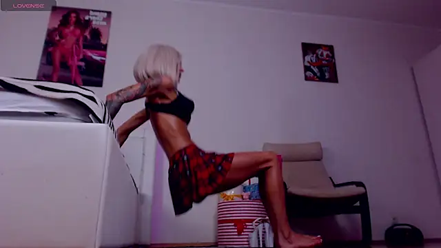 Snapshot of Sonja_Stripper_Ray chatting on 8, 11, 2025 Sonja Stripper Ray online show from 8, 11, 2025