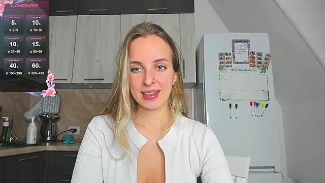 Snapshot of violet_blue_eyes chatting on 10, 12, 2024 violet blue eyes online show from 10, 12, 2024