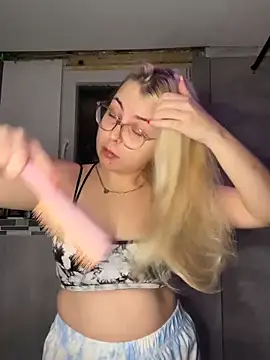 Livewithlucy online show from 23, 12, 2024