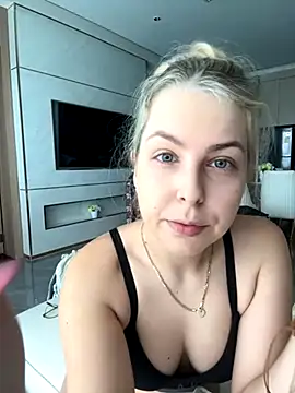 Livewithlucy online show from 12, 10, 2025