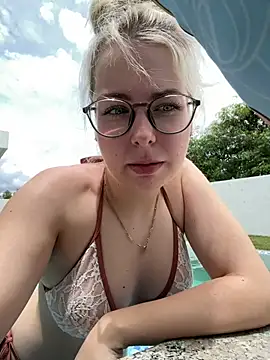 Snapshot of Livewithlucy chatting on 5, 8, 2026 Livewithlucy online show from 5, 8, 2026
