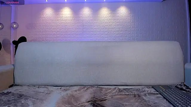 violet scott online show from 25, 2, 2025