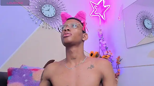 Tiffany Valentine15 online show from 18, 9, 2025