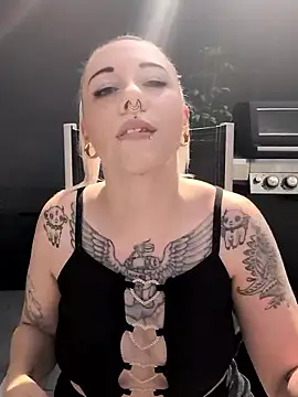 nora the strange online show from 28, 5, 2026