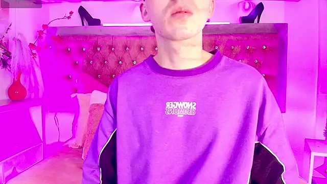 Snapshot of Tayzon_Foxxx chatting on 11, 11, 2025 Tayzon Foxxx online show from 11, 11, 2025