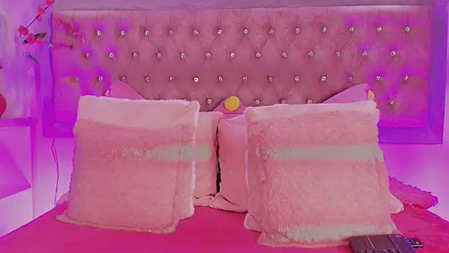 Snapshot of Tayzon_Foxxx chatting on 18, 11, 2025 Tayzon Foxxx online show from 18, 11, 2025