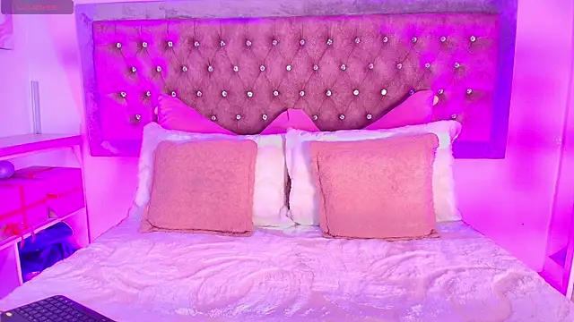 Tayzon Foxxx online show from 6, 1, 2026