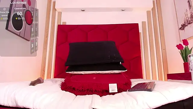 Tayzon Foxxx online show from 26, 7, 2026