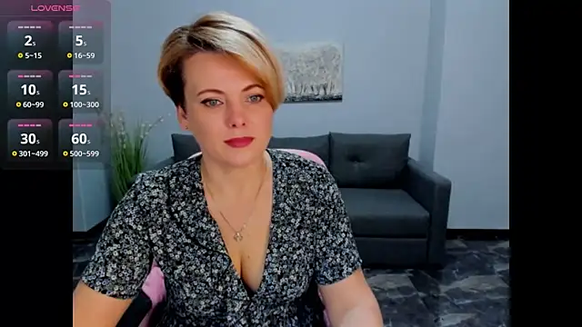 Julia Wilsone online show from 2, 3, 2025