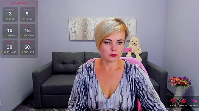 Julia Wilsone online show from 15, 9, 2025