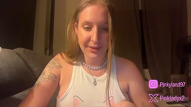 Snapshot of Pinkyladyxxx chatting on 15, 5, 2026 Pinkyladyxxx online show from 15, 5, 2026