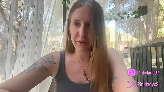 Snapshot of Pinkyladyxxx chatting on 19, 5, 2026 Pinkyladyxxx online show from 19, 5, 2026