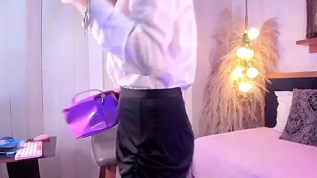 Alice milf  online show from 21, 1, 2025