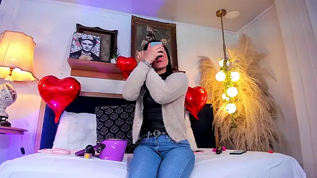 Alice milf  online show from 29, 1, 2025