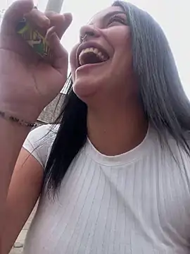  luna torres online show from 11, 4, 2026