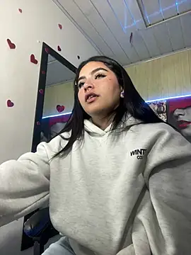 Snapshot of _luna_torres chatting on 25, 5, 2026 luna torres online show from 25, 5, 2026