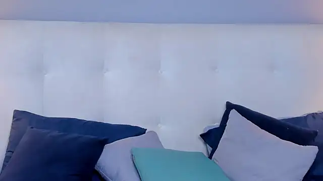 SaraaJhonsonn online show from 10, 2, 2025