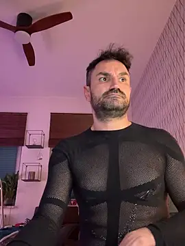 tomz0819 online show from 8, 3, 2025