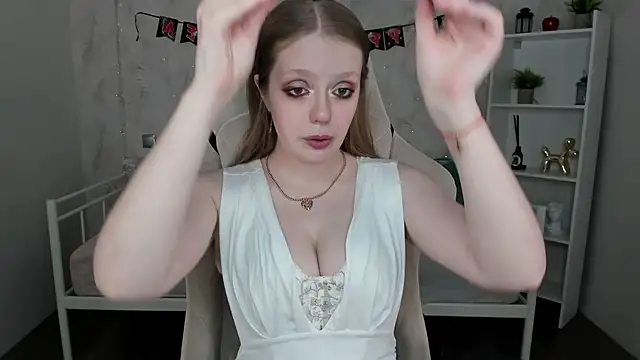 Snapshot of Polly__Cutie chatting on 22, 10, 2025 Polly Cutie online show from 22, 10, 2025