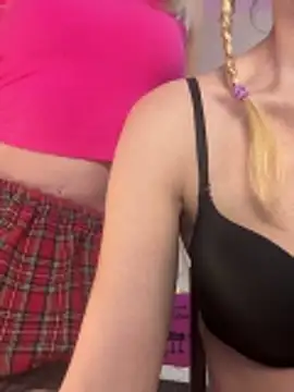 SweetCupcaks online show from 8, 3, 2026