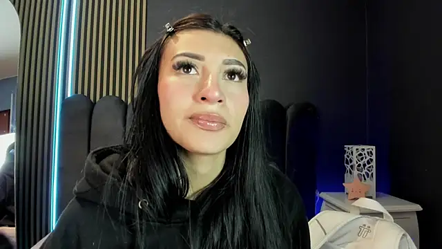 Nicolette ks  online show from 9, 6, 2026