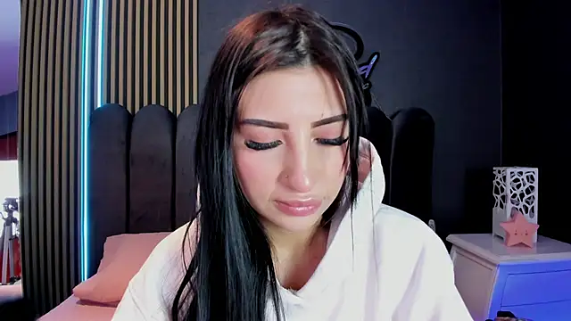 Nicolette ks  online show from 20, 6, 2026