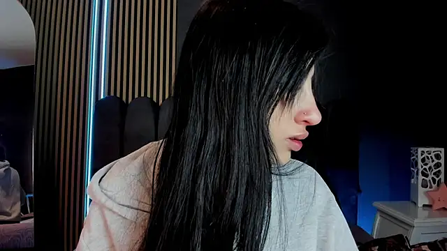 Nicolette ks  online show from 25, 6, 2026