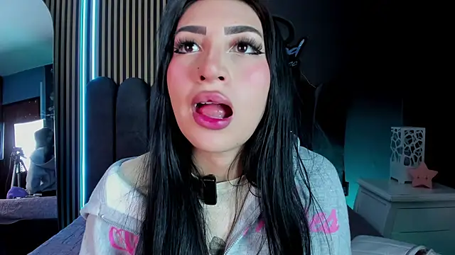 Nicolette ks  online show from 1, 7, 2026