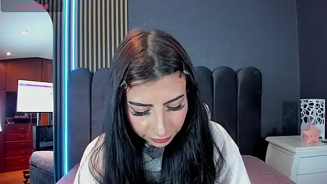 Nicolette ks  online show from 10, 7, 2026
