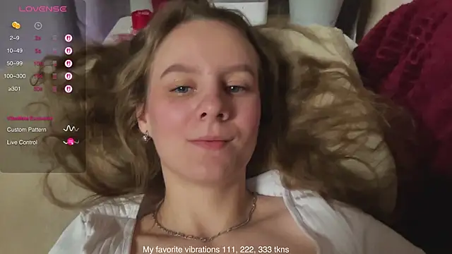 Snapshot of Hot_Thumbelina chatting on 24, 11, 2025 Hot Thumbelina online show from 24, 11, 2025