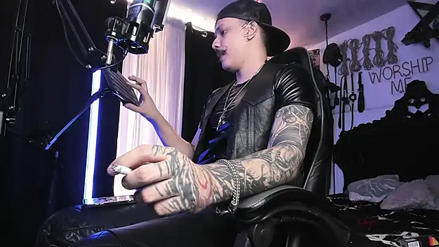 Snapshot of allanhurtss chatting on 24, 2, 2025 allanhurtss online show from 24, 2, 2025