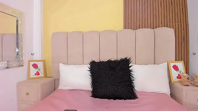 Snapshot of EmmyCruzZ chatting on 28, 2, 2025 EmmyCruzZ online show from 28, 2, 2025