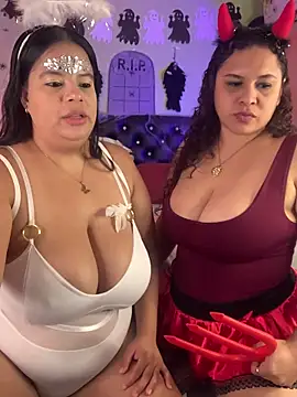 twocurvylatins online show from 31, 10, 2025