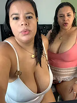 twocurvylatins online show from 29, 7, 2026