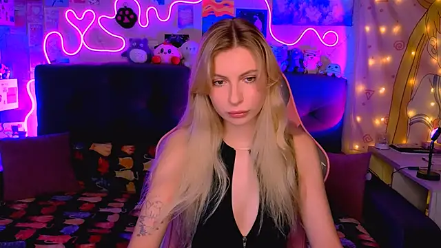 Snapshot of Maria_Hunt chatting on 3, 10, 2025 Maria Hunt online show from 3, 10, 2025