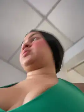 Snapshot of Pretty_Isadora chatting on 13, 2, 2025 Pretty Isadora online show from 13, 2, 2025