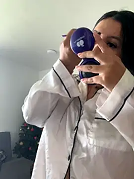 Pretty Isadora online show from 15, 12, 2025