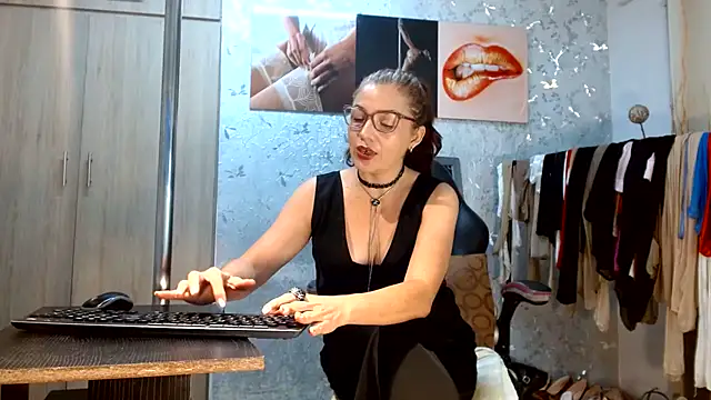 Samantabrown  online show from 24, 7, 2026