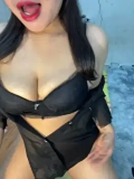 Snapshot of --Lyly-- chatting on 20, 12, 2025 --Lyly-- online show from 20, 12, 2025