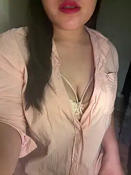 Snapshot of --Lyly-- chatting on 25, 3, 2026 --Lyly-- online show from 25, 3, 2026