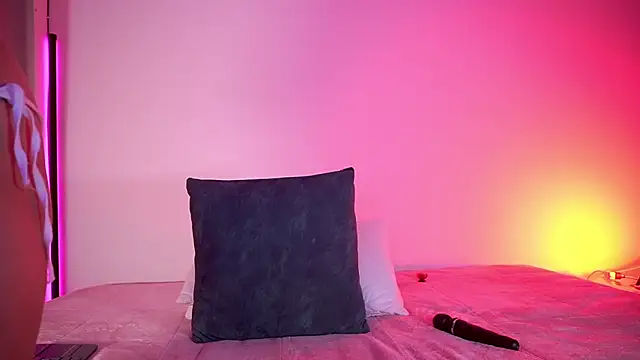 petitevictoria online show from 11, 6, 2026