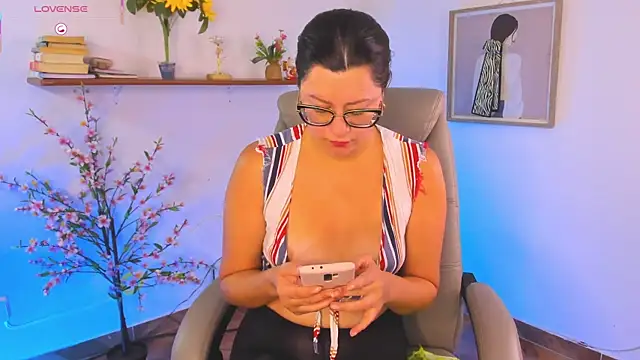 Chanelll Taylorr  online show from 26, 4, 2026