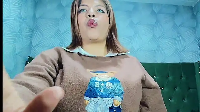 Snapshot of CurvyJulieth chatting on 4, 5, 2026 CurvyJulieth online show from 4, 5, 2026