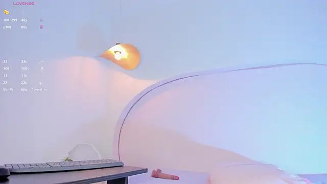 katiepeach  online show from 3, 3, 2025